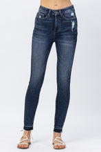 Load image into Gallery viewer, Hightwaisted Tummy Control Clean Plus Skinny Jean
