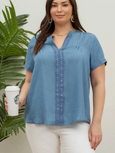 Load image into Gallery viewer, Split Neck Lace Trim Chambray Plus Top
