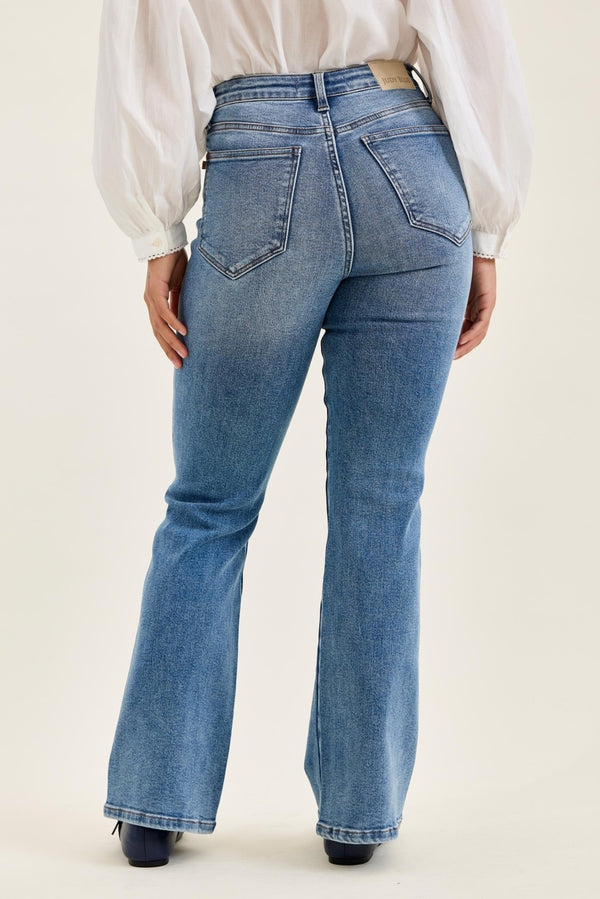 Judy Blue Classic Bootcut Short Jean