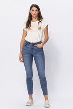 Load image into Gallery viewer, Judy Blue Relaxed Fit Plus Jean
