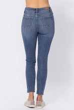Load image into Gallery viewer, Judy Blue Relaxed Fit Plus Jean
